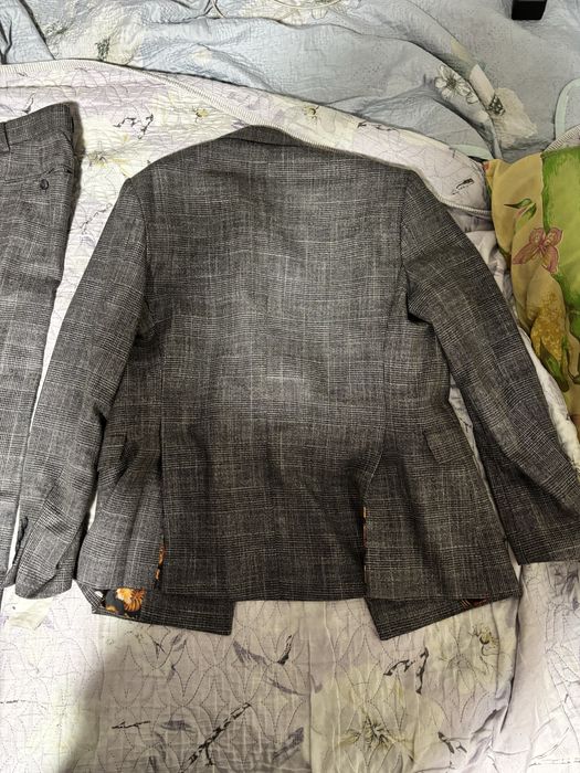 Продается хороший костюм