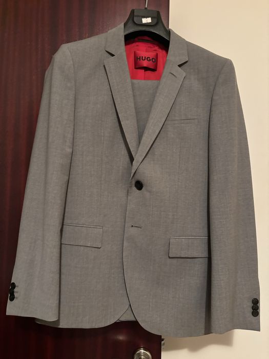 НОВ Мъжки костюм HUGO .размер 46 нов Промоция за щастлив повод