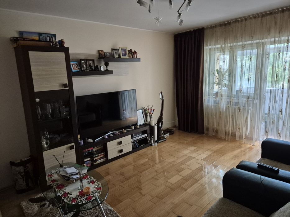 Vand apartament 3 camere