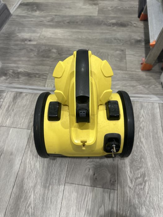 Продам на запчасти пылесос KARCHER