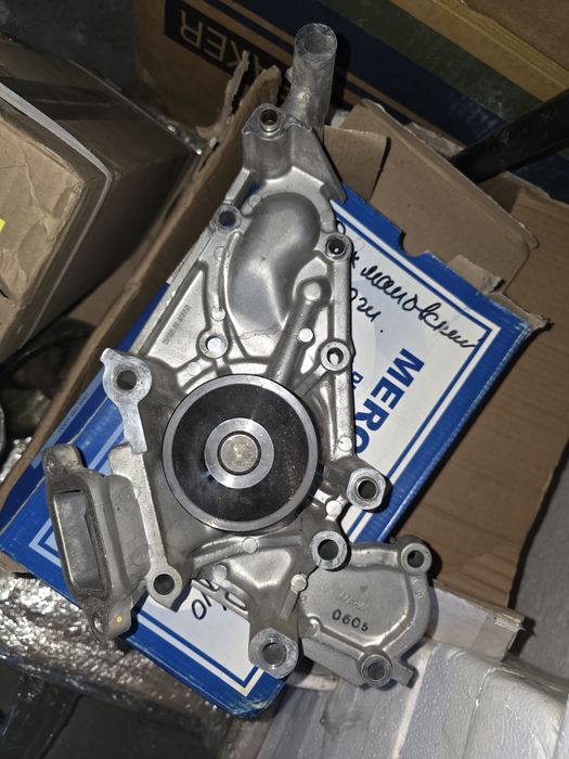 Помпа Land Cruiser 100