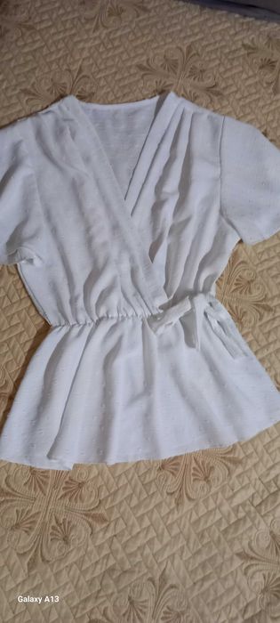 Бяла риза/блуза ..