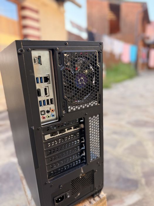 Vănd un calculator gaming si un monitor Dell