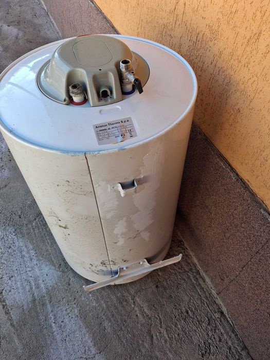 Vand boiler de 80 litri in stare buna