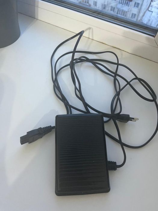 Продам швейную машинку