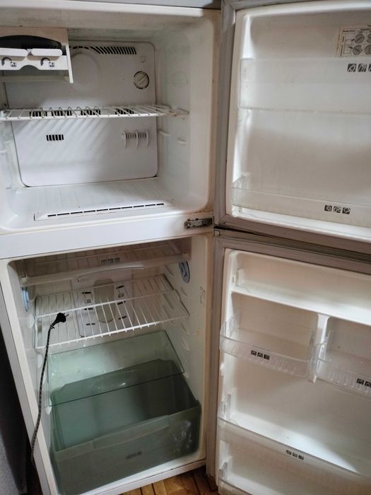 Холодильник Samsung. Б/у. В хорошем состоянии.