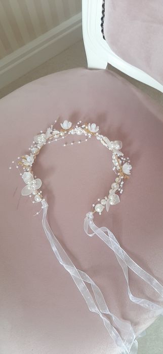 Cordeluta eleganta alba.