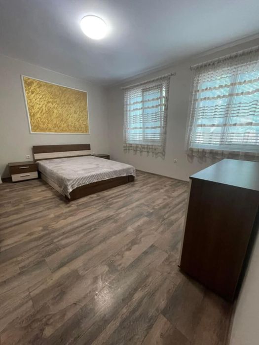 Дава се под наем Едностаен апартамент в Търговище, Център - 50 кв.м за 255 € - Снимка #4