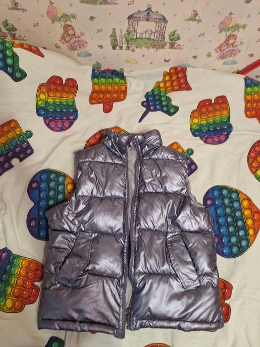 Продам жилет на девочку