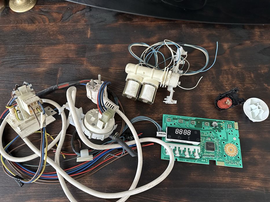 Placa Indesit wie147 si diverse piese wie147