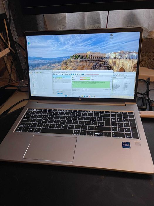 Laptop Office/Light Gaming HP ProBook 450 G8, Intel Core i7-1165G7, 8GB RAM, SSD 256GB, Windows 11 Pro, Docking station CADOU!
