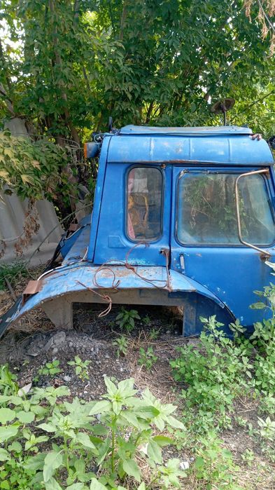 Продам кабину на трактор, плуг и культиватор