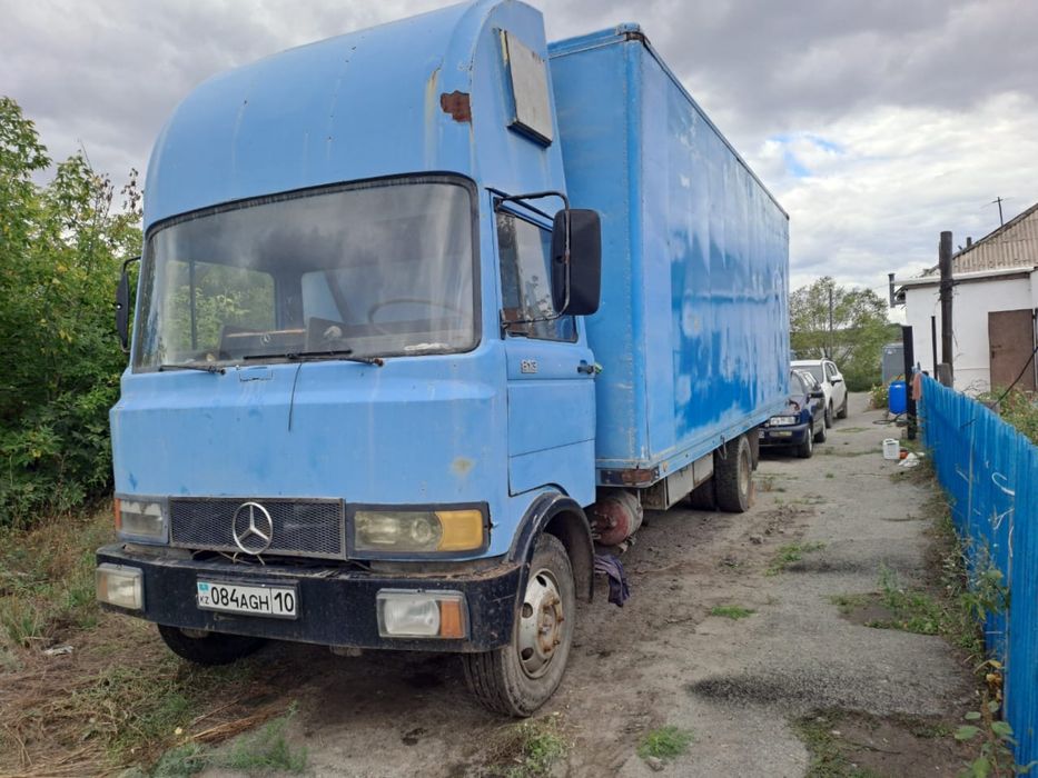Mercedes benz 813 814