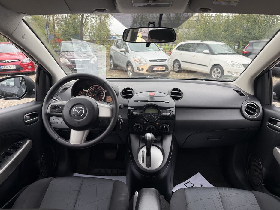 MAZDA 2 2011 — imagine 5