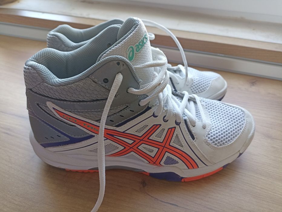 Asics GEL TASK MT Бели флаш коралови  волейболни обувки.