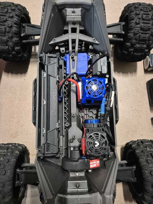 Traxxas Wide Maxx RC бъги