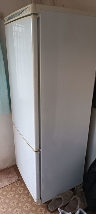 Продам холодильник работает только маразилка