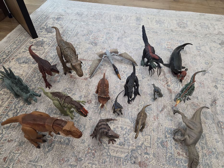 Продам динозавры-игрушки