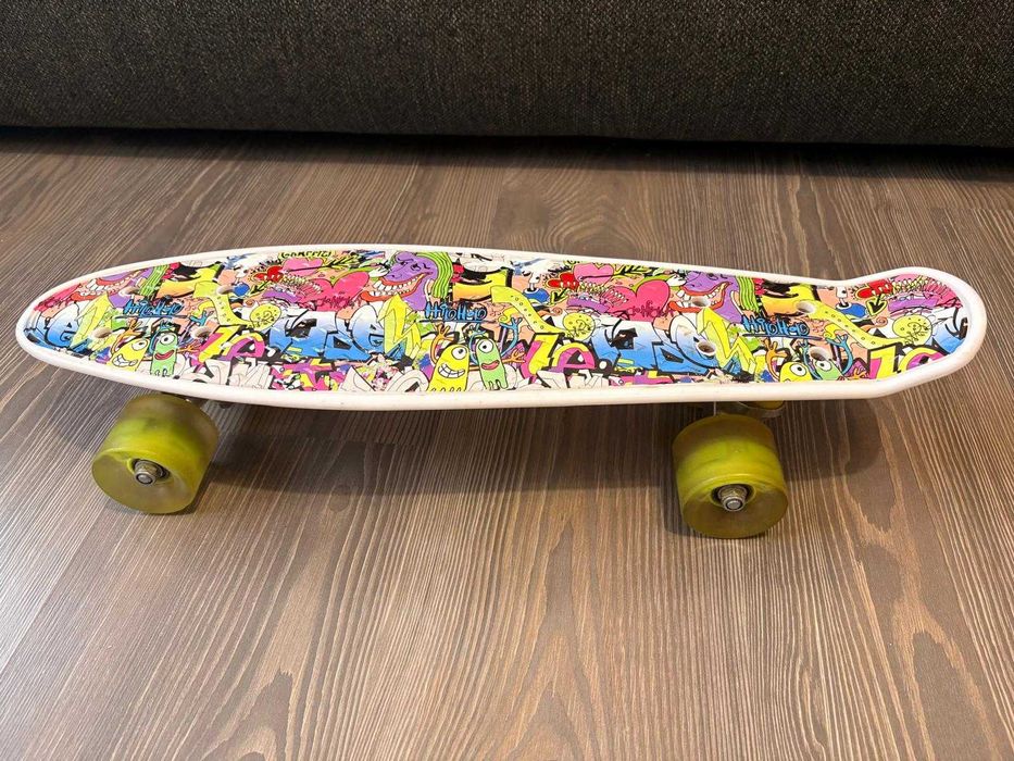 skateboard cu lumini in roti