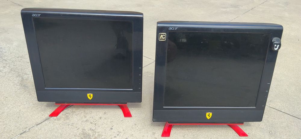 Два монитора Acer Ferrari