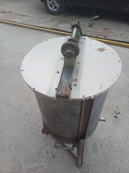 Центрофуга за мед