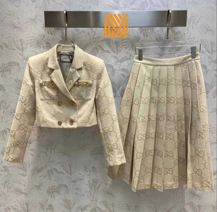 Compleu dama elegant cu fusta