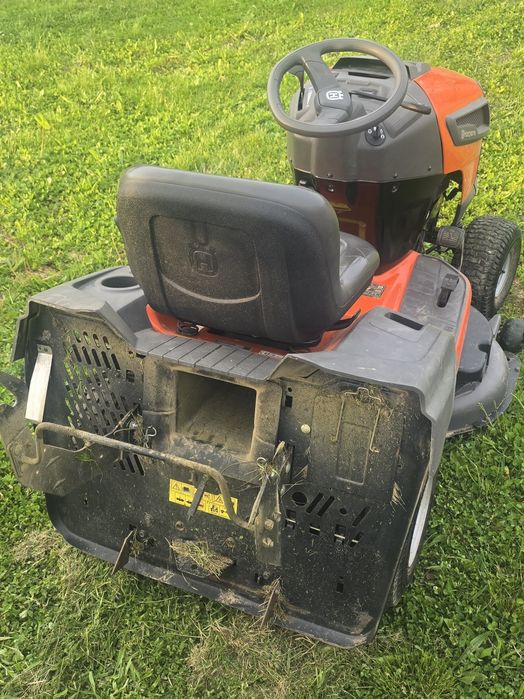 Tractoraș tuns gazonul