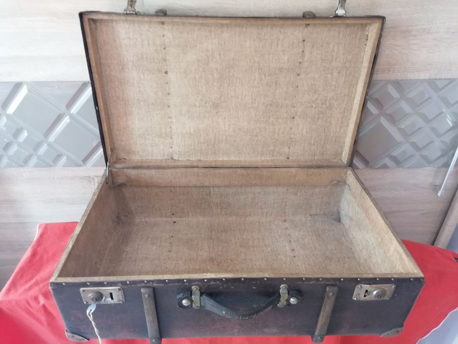 Ретро дървен куфар