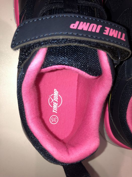 Новые. Отличные дыщащие кроссовки. Скидка %