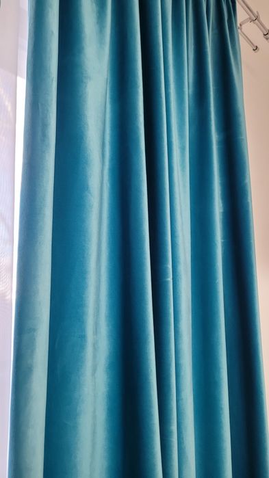 Draperii albe si turcoaz