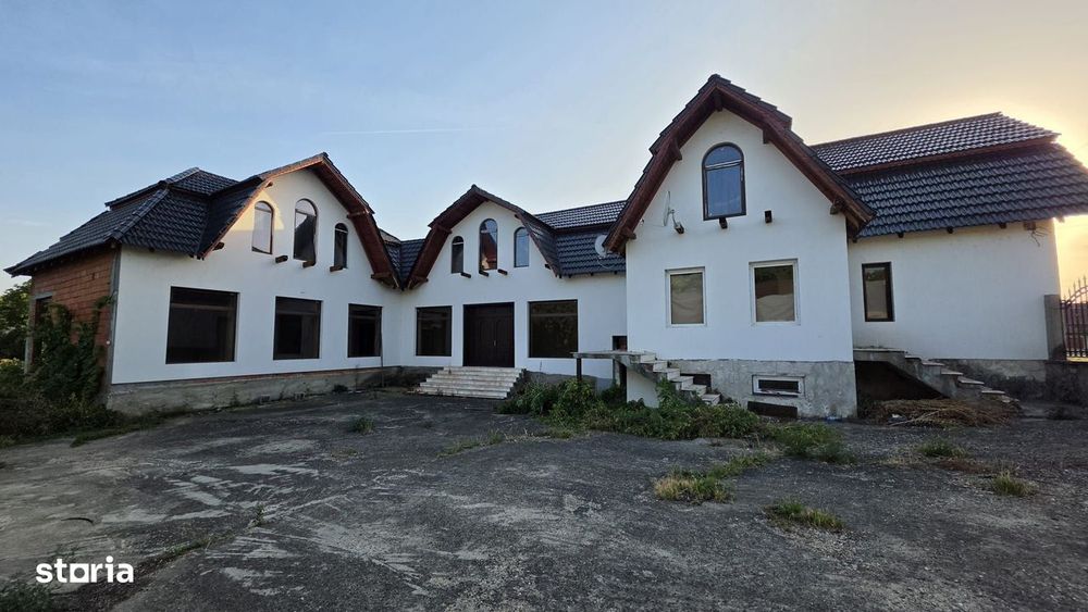 Casă 465 mp  cu posibilități multiple în Covăsânț