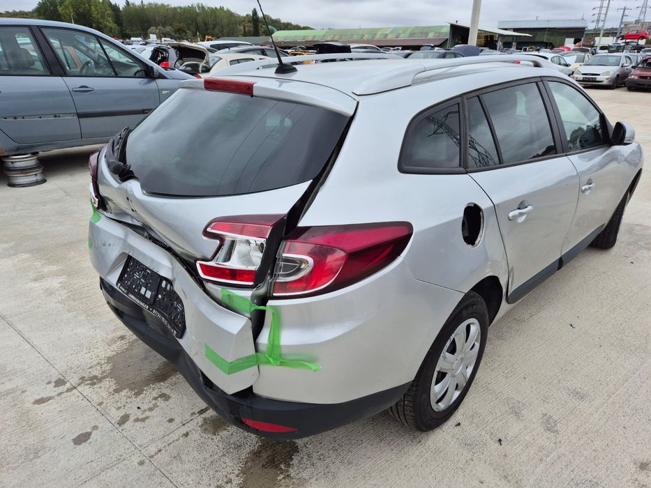 Dezmembram Renault Megane 3 2009 1.6 benzina Euro 5