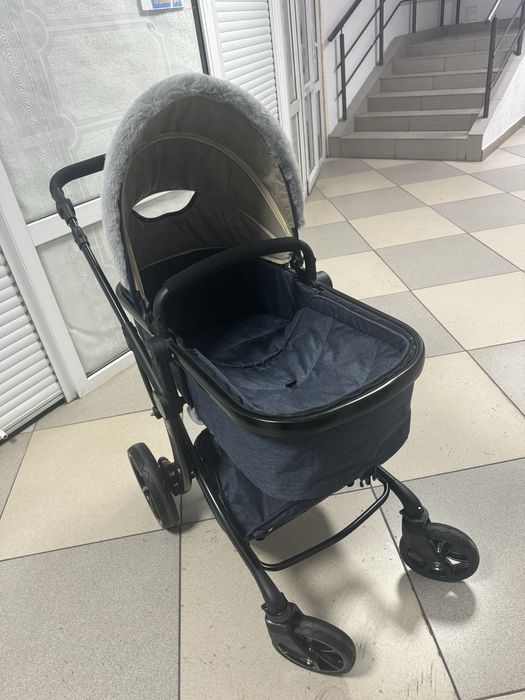 Продам зимнюю прогулочную коляску