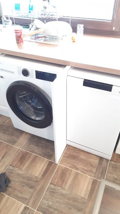 Преградна плоскост, между пералня и съдомиялня бяла