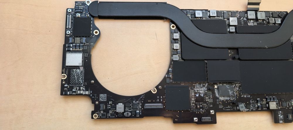 Placa Baza Macbook PRO A2141_DEFECTA_pentru PIESE / Intel i9_16GB DDR4_1TB SSD_AMD Radeon PRO 5300M 4GB_+ Radiator