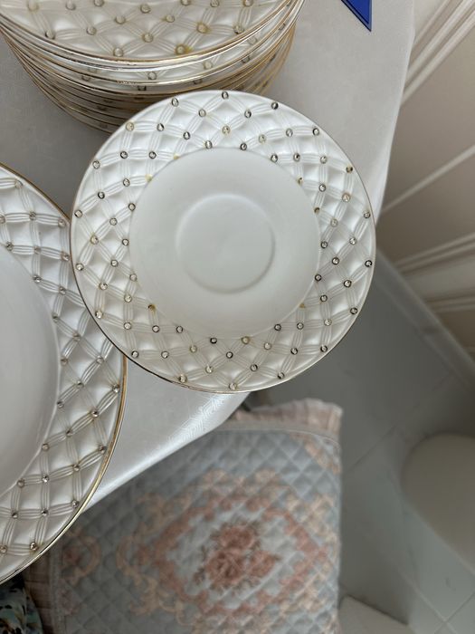 Чайно-столовый сервиз белый со стразами