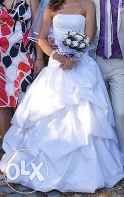 Булчинска рокля. Стилна булчинска рокля в идеално състояние!