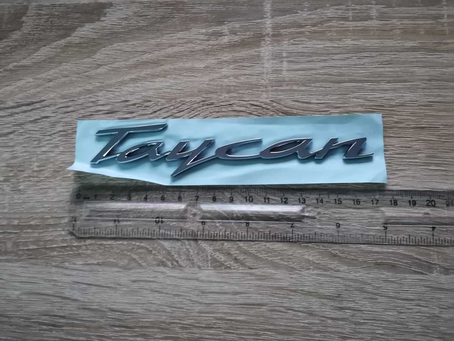 Порше Porsche Taycan надпис емблема
