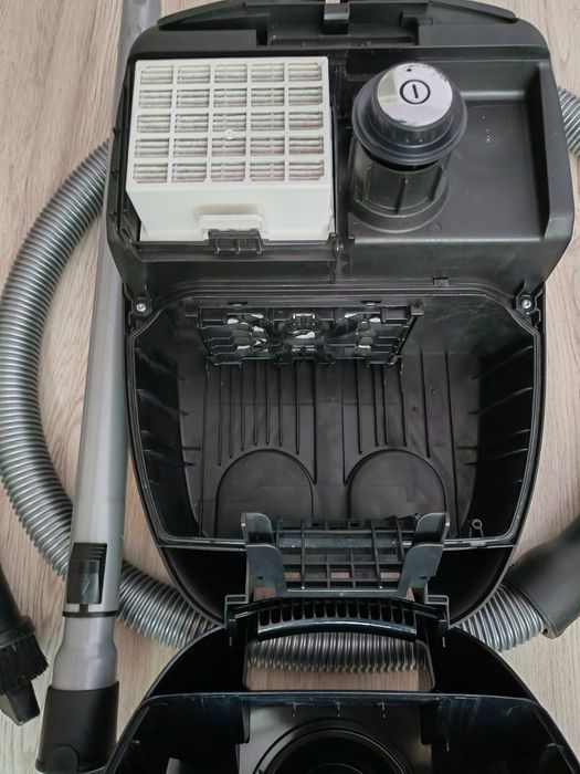 Aspirator bosch 1500w nou garantie
