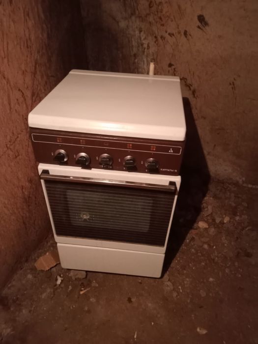 Продам газовую плиту
