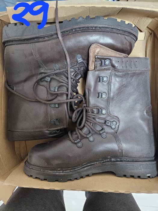 Bocanci armata diverse culori si marimi si o scurta noua combat terest