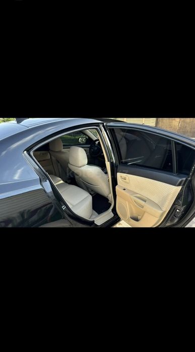 Машина Мазда 3 чорный