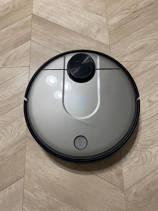 Продам робот пылесос срочно