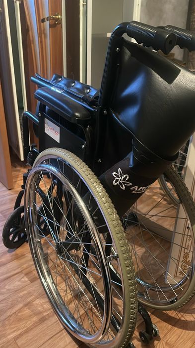 Продам  инвалидную коляску