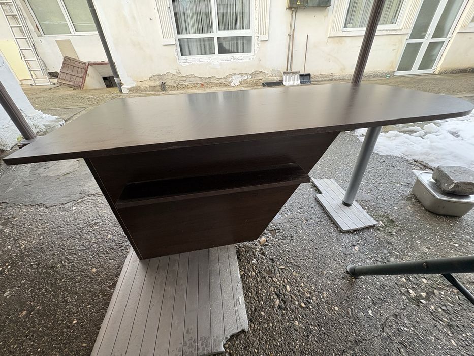 Vând birou in stare buna