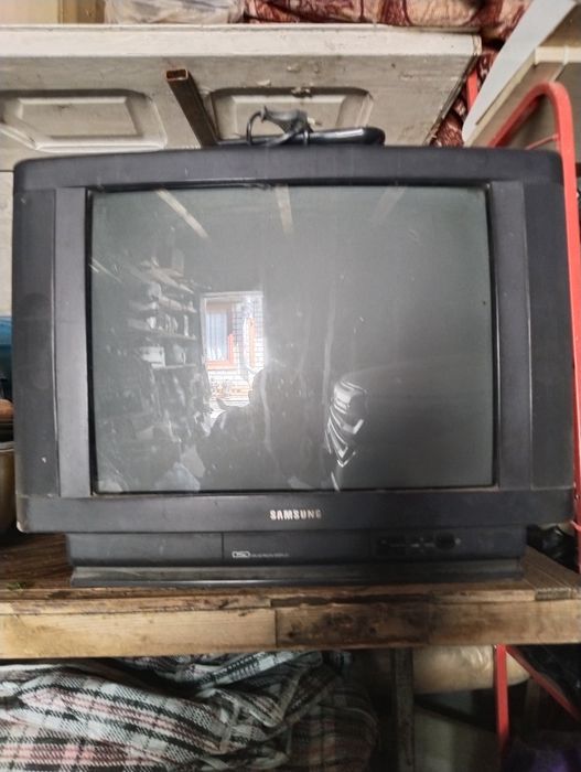 Продам телевизор 2 штуки.