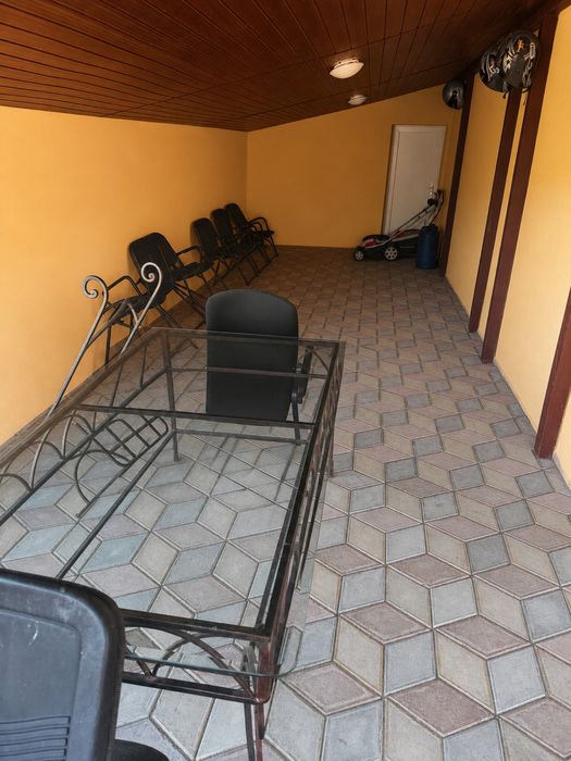 Vand casa formata din doua dormitoare,living,baie,bucatarie