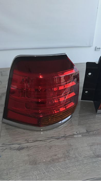 Задние фонари на Lexus LX 570