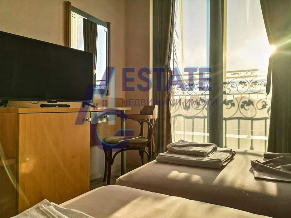 Продава целогодишно работещ Хотел в центъра на  кк.Слънчев Бряг