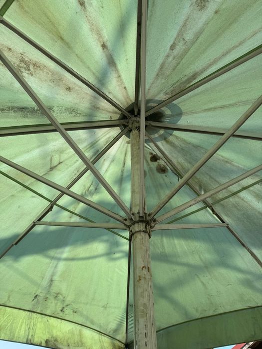 Umbrelă profesională terasă 4x4 m cu 4,5h – structură metalică, bază inclusă
